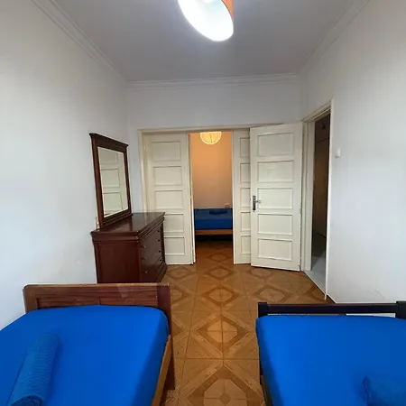 3 Bedrooms Close Airport Apartamento *