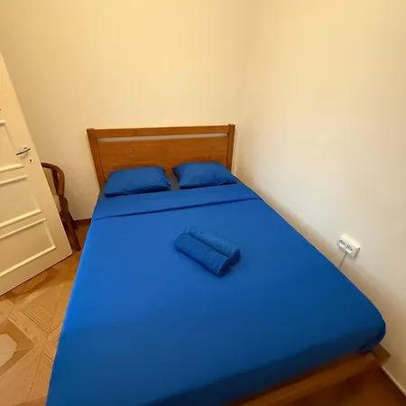 3 Bedrooms Close Airport