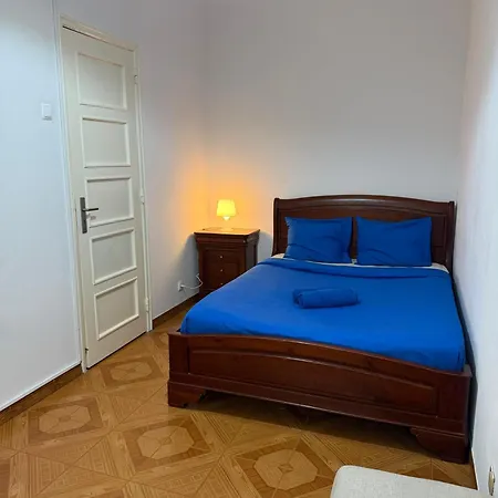 3 Bedrooms Close Airport Apartment Lissabon