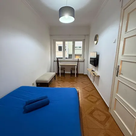 3 Bedrooms Close Airport Lissabon