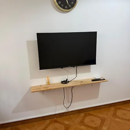 3 Bedrooms Close Airport Apartment *