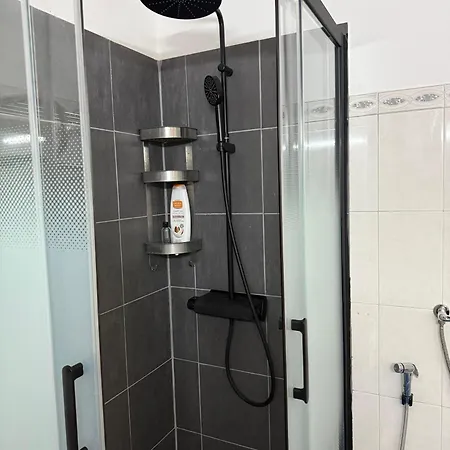 3 Bedrooms Close Airport Apartment