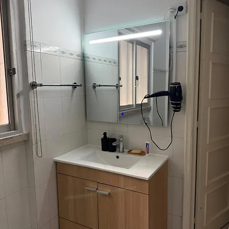 3 Bedrooms Close Airport * Lissabon