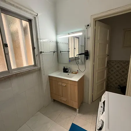 3 Bedrooms Close Airport * Lissabon
