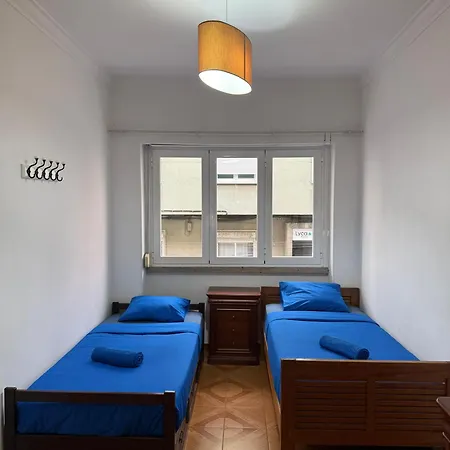 3 Bedrooms Close Airport Апартаменты